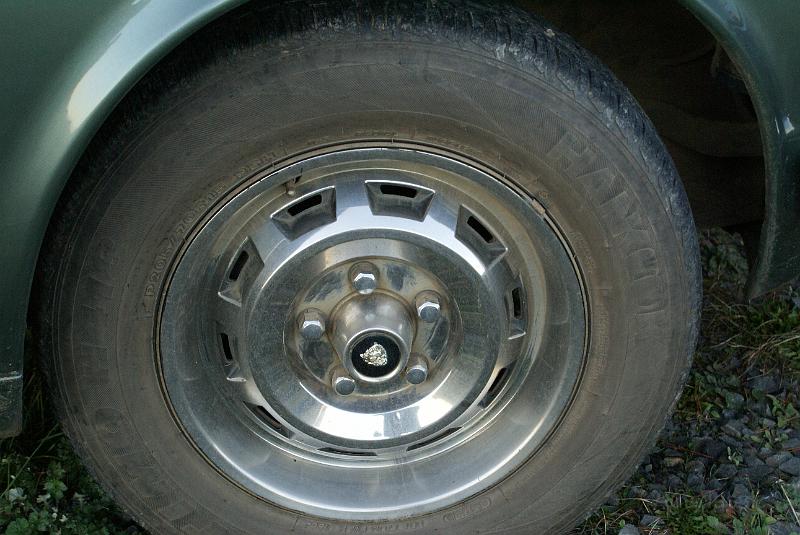 XJ6 Jaguar SIII Holden HQ-Z 15x6 wheels.JPG